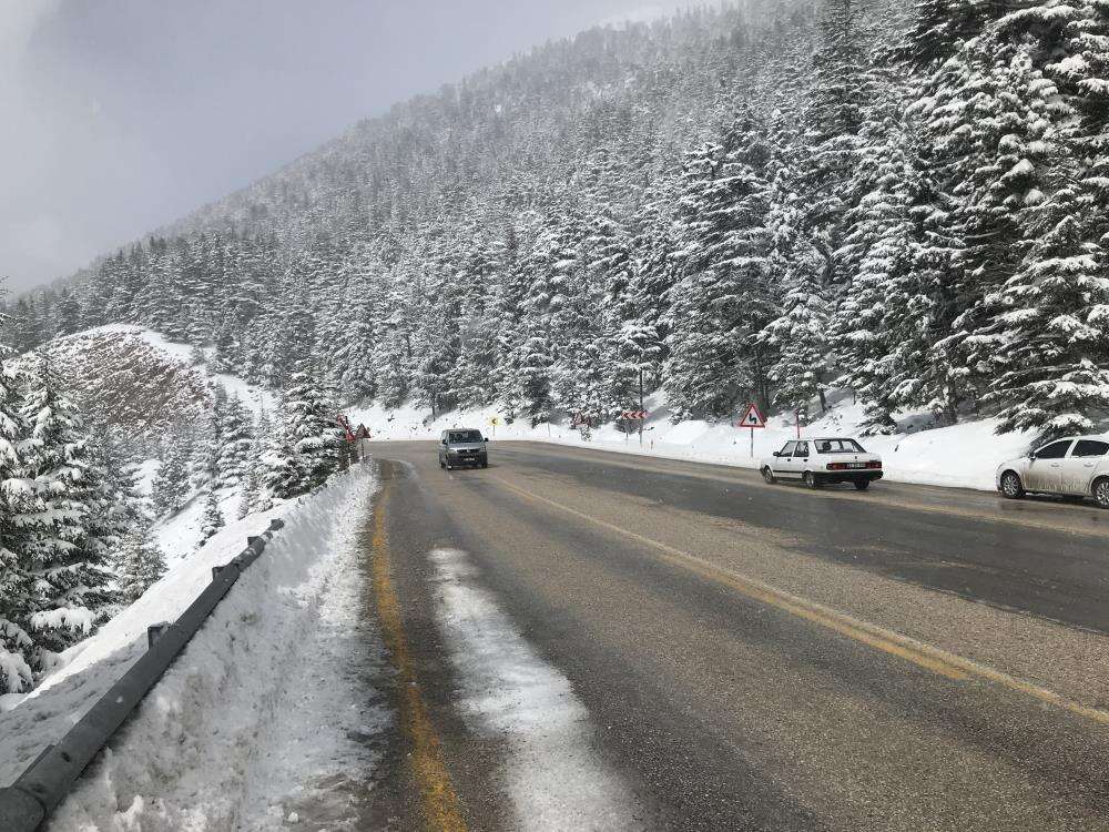 25 santim kar yağdığını duyan Konya yoluna akın etti 22